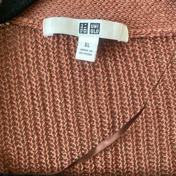 beautiful cardigan by UNI QLO size XL very lightweight and great - Picture 2 of 5